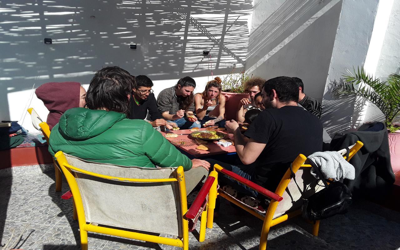 White And Blue Hostel Εσαουίρα Εξωτερικό φωτογραφία