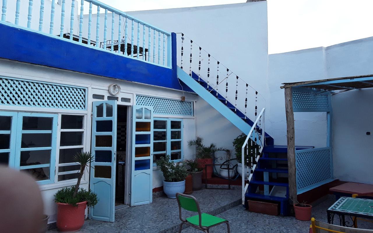 White And Blue Hostel Εσαουίρα Εξωτερικό φωτογραφία