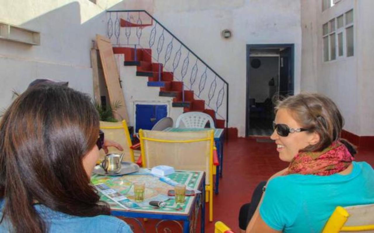 White And Blue Hostel Εσαουίρα Εξωτερικό φωτογραφία
