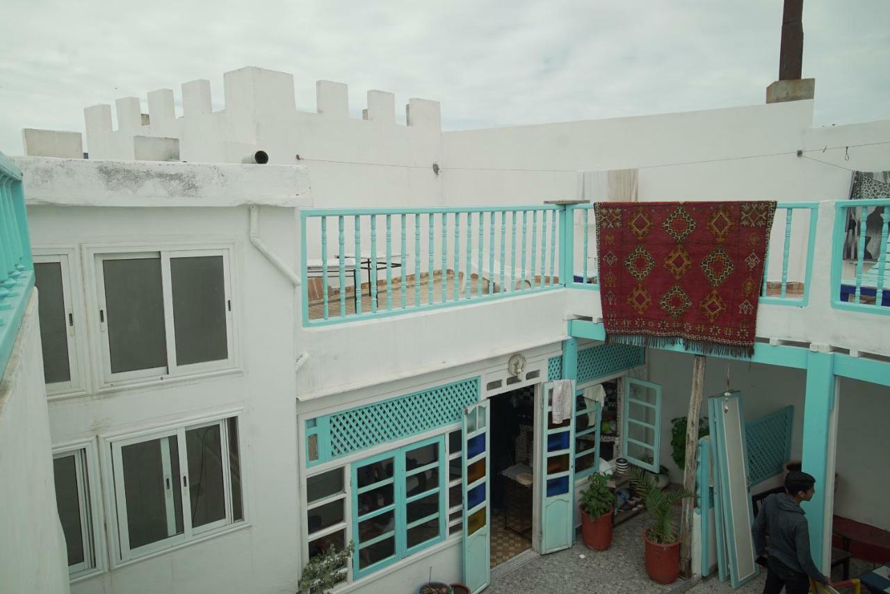 White And Blue Hostel Εσαουίρα Εξωτερικό φωτογραφία